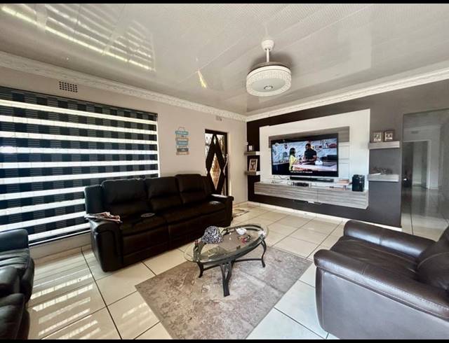 4 BEDROOM HOUSE FOR SALE IN VANDERBIJLPARK CE 5